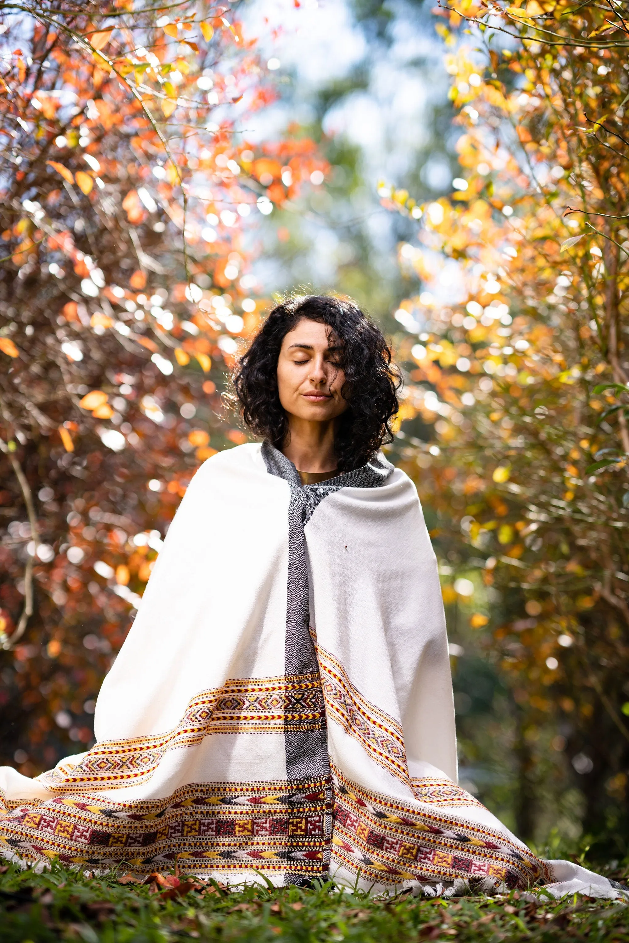 SAMADHI Shawl Meditation Prayer Blanket Cosy Pure White Cashmere Yak Wool and Acrylic Wool Blend Tibetan Winter Tribal Embroidery Zen AJJAYA