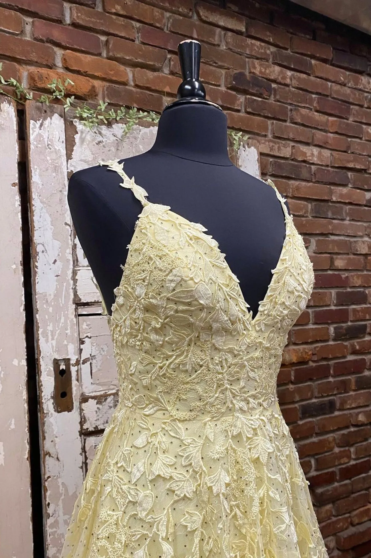 Yellow V-Neck Lace Long Prom Dress A-Line Evening Dress