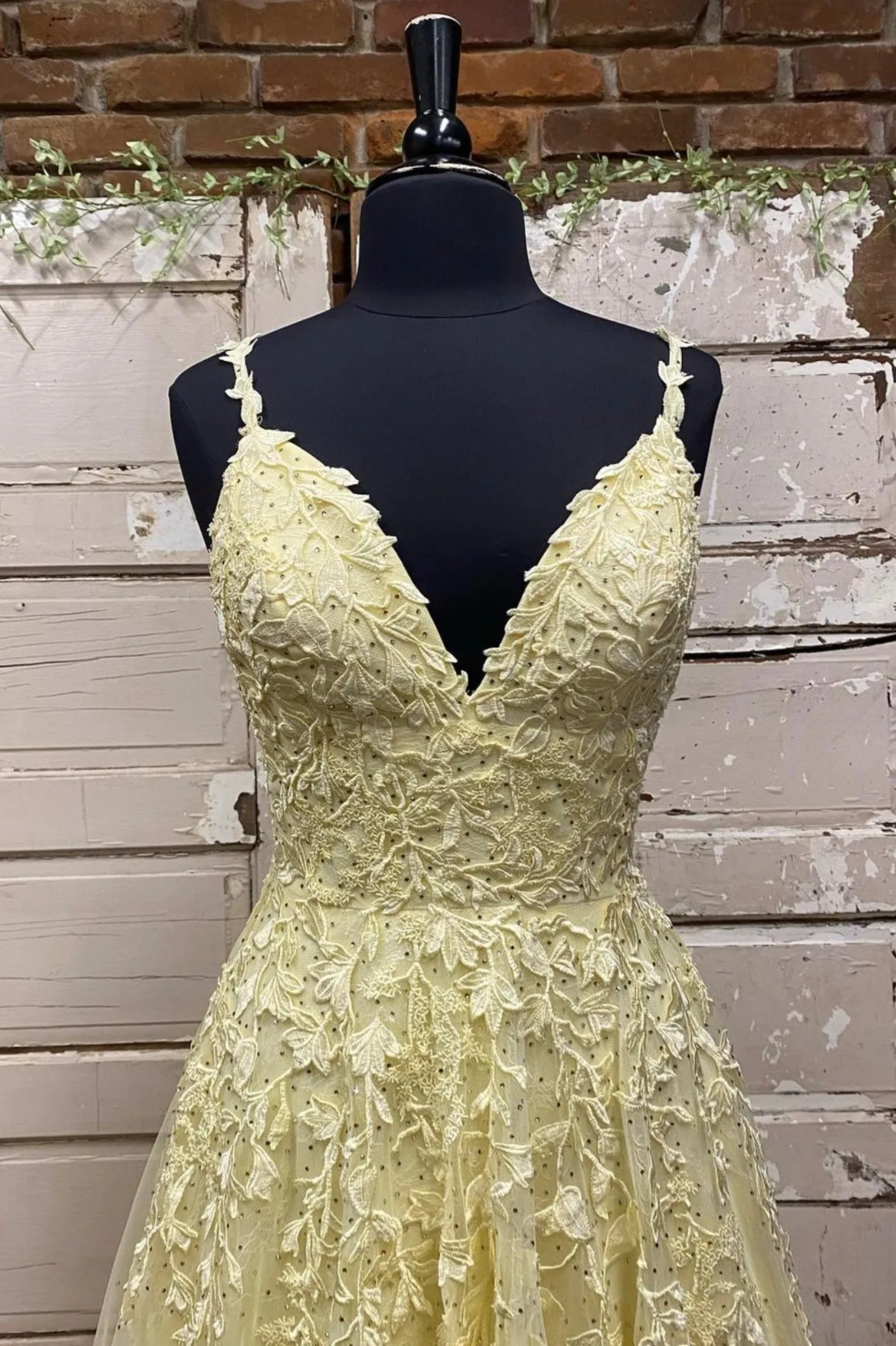 Yellow V-Neck Lace Long Prom Dress A-Line Evening Dress